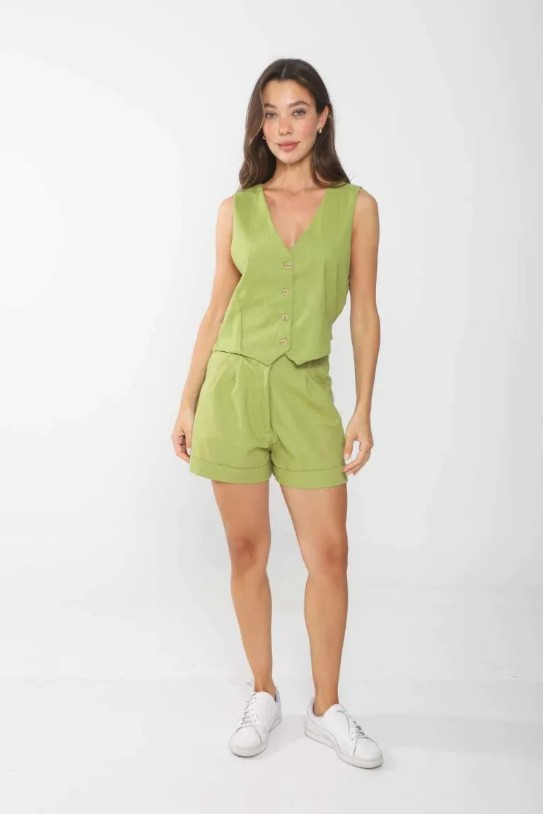 Mono corto evase en lino duro para un look casual y sofisticado de Belle en Monos para argentina