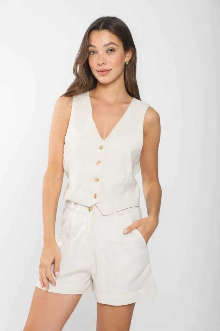 Mono corto evase en lino duro para un look casual y sofisticado de Belle en Monos para argentina