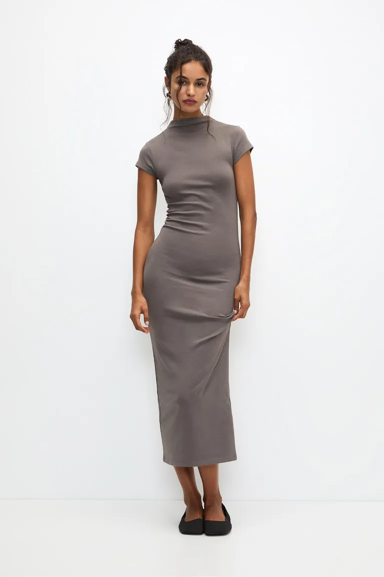 Vestido midi cuello perkins de Pull&Bear en Vestidos para argentina