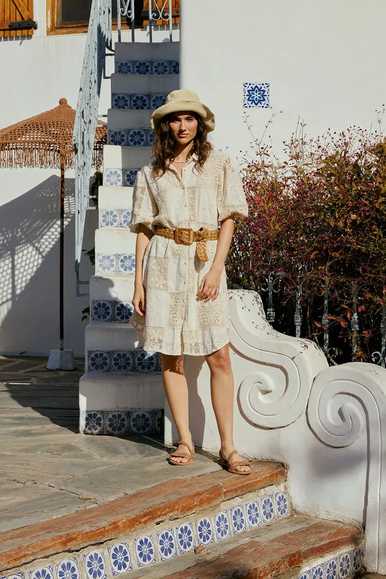 Túnica con diseño patchwork de tejido y bordado, mangas tres cuartos y cierre frontal de botones de Indiastyle en Túnicas para argentina