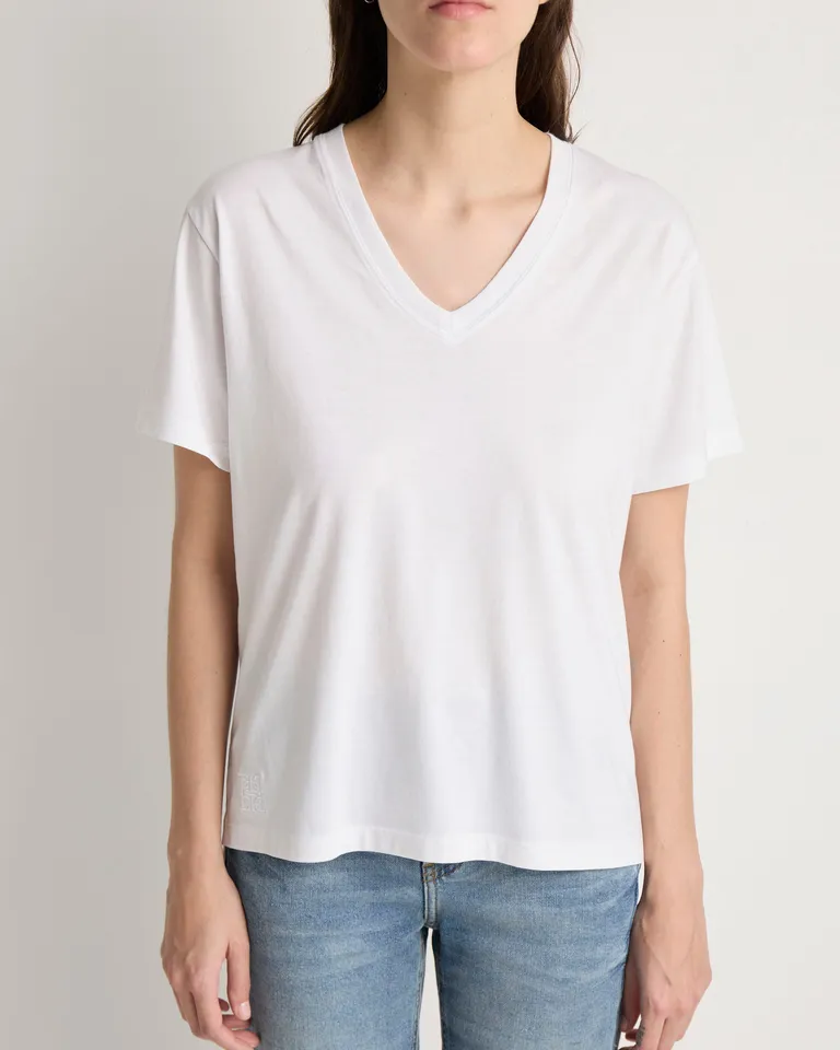 Remera manga corta de algodón pima con escote en V y pequeñas aberturas laterales de Prüne en Remeras para argentina