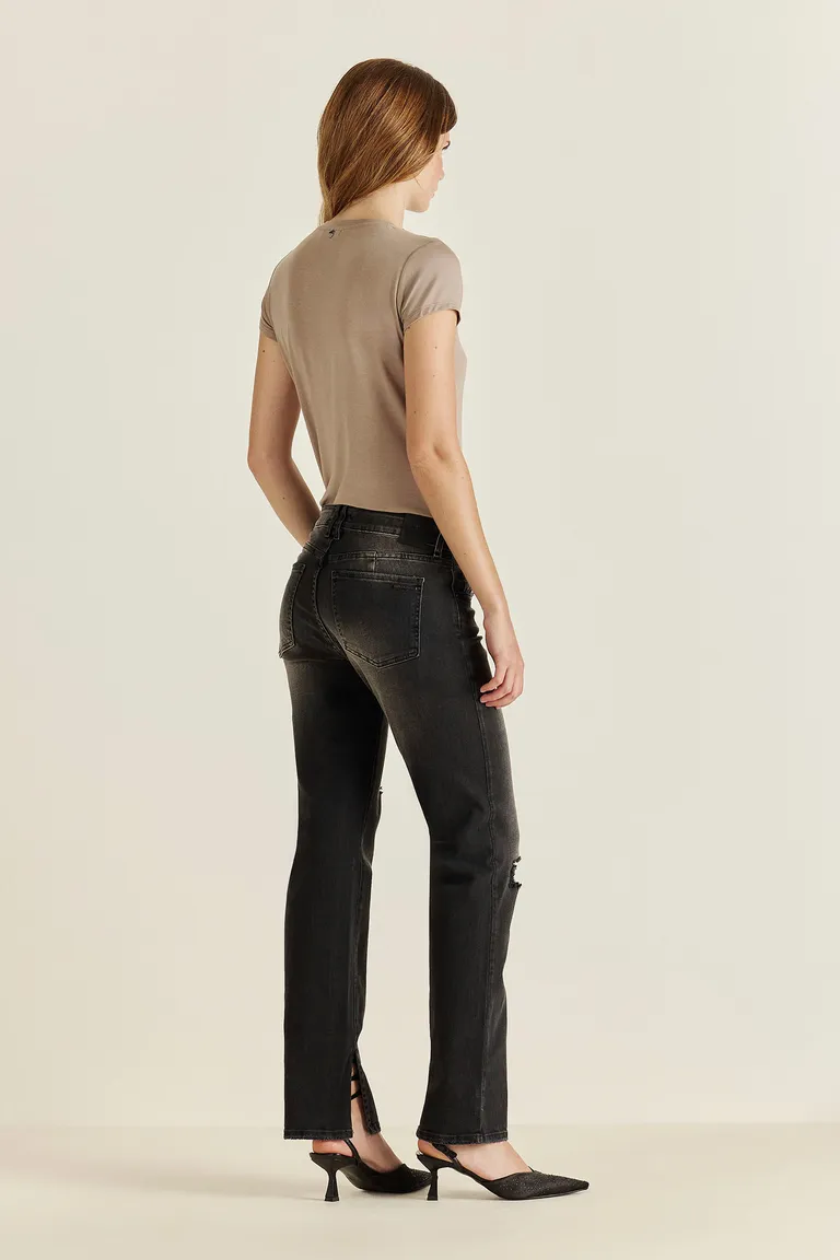 Remera de punto liviano con diseño de strass en el escote de Tucci en Remeras para argentina