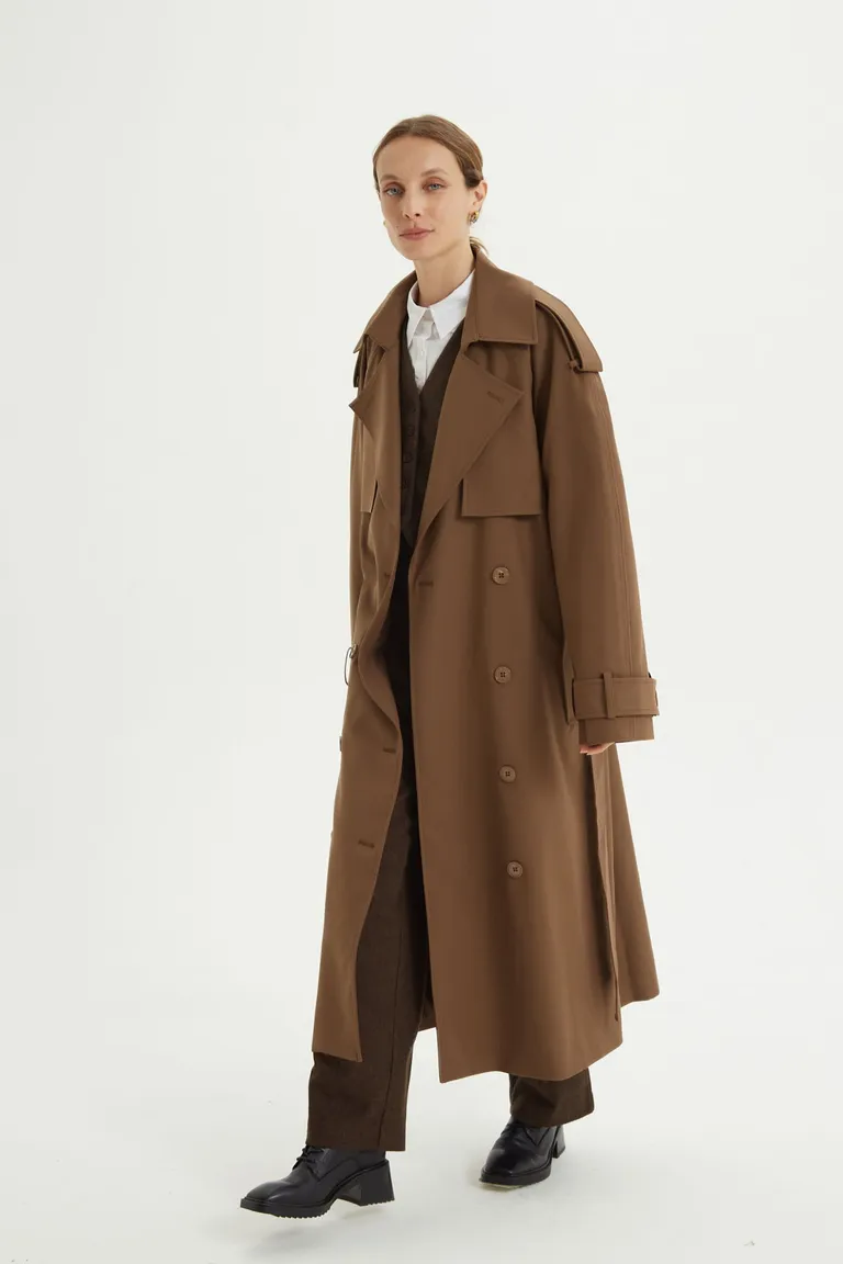 Trench sastrero oversize con doble cruce cinturón ajustable y charreteras de Las Pepas en Tapados para argentina