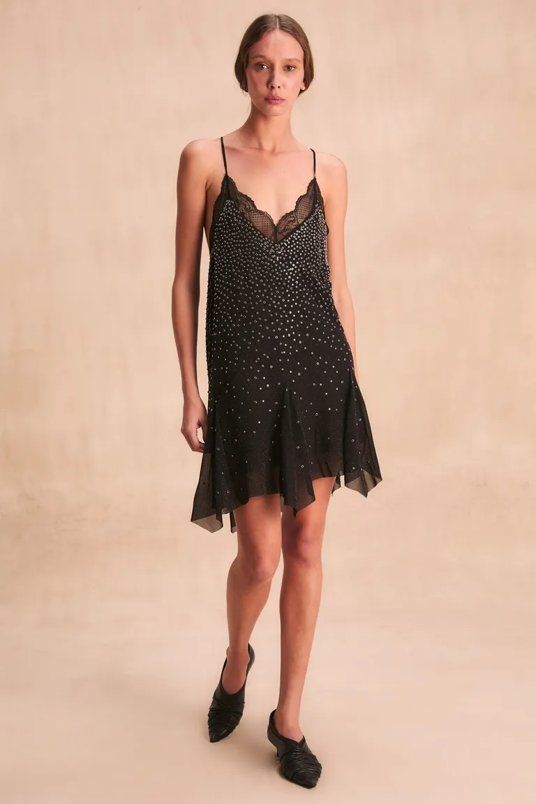 Vestido suelto y elegante con decoración de tachas metálicas en diseño free love de Kosiuko en Vestidos para argentina