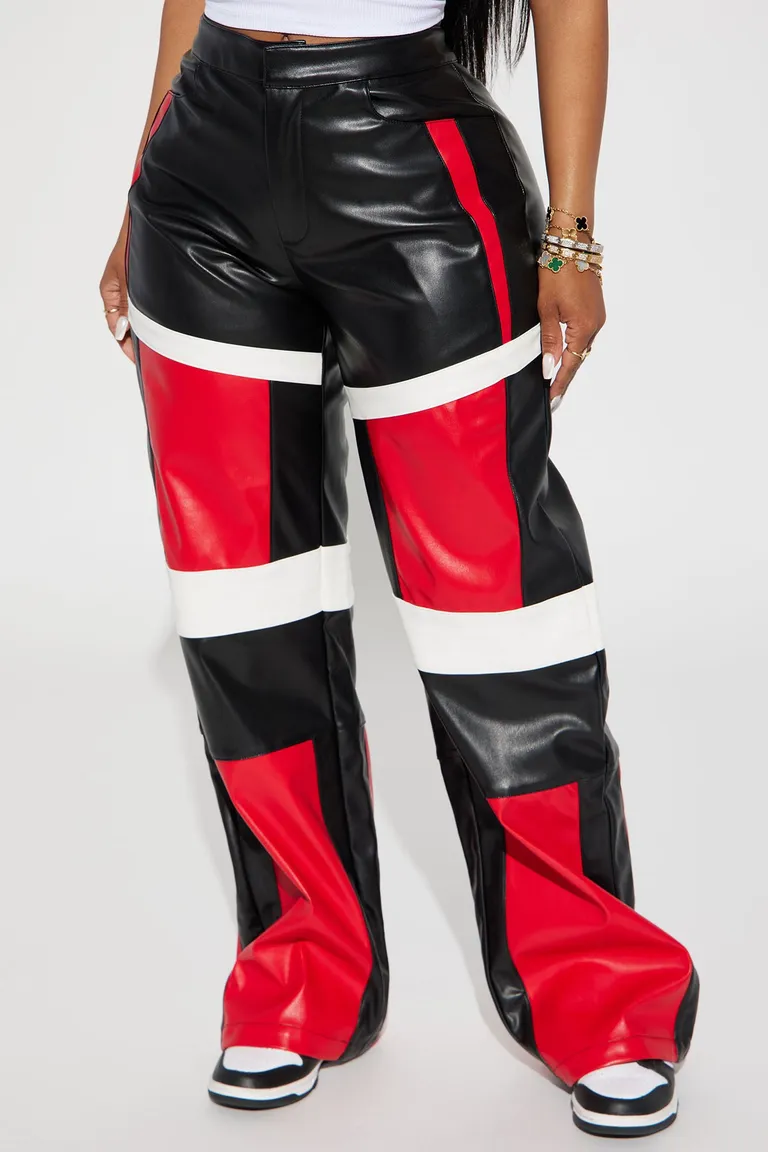 Pantalón símil cuero moto mami de Fashion Nova en Pantalones para argentina