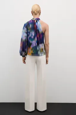 Blusa asimétrica estampada de Mango en Blusas para argentina