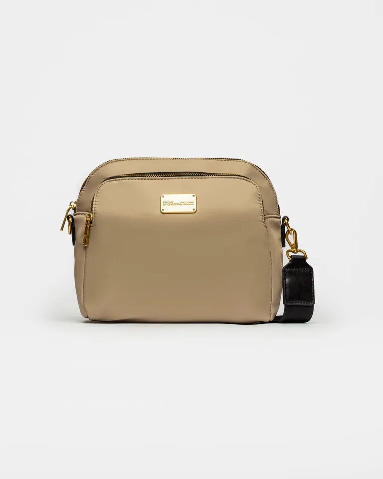 Bolso bandolera de nylon con cierres dorados y logo - estilo deportivo y casual de Prüne en Bolsos y Carteras para argentina