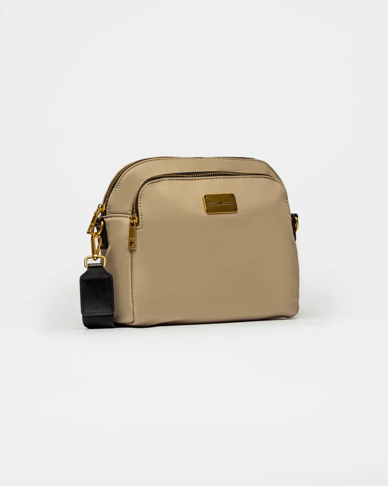 Bolso bandolera de nylon con cierres dorados y logo - estilo deportivo y casual de Prüne en Bolsos y Carteras para argentina