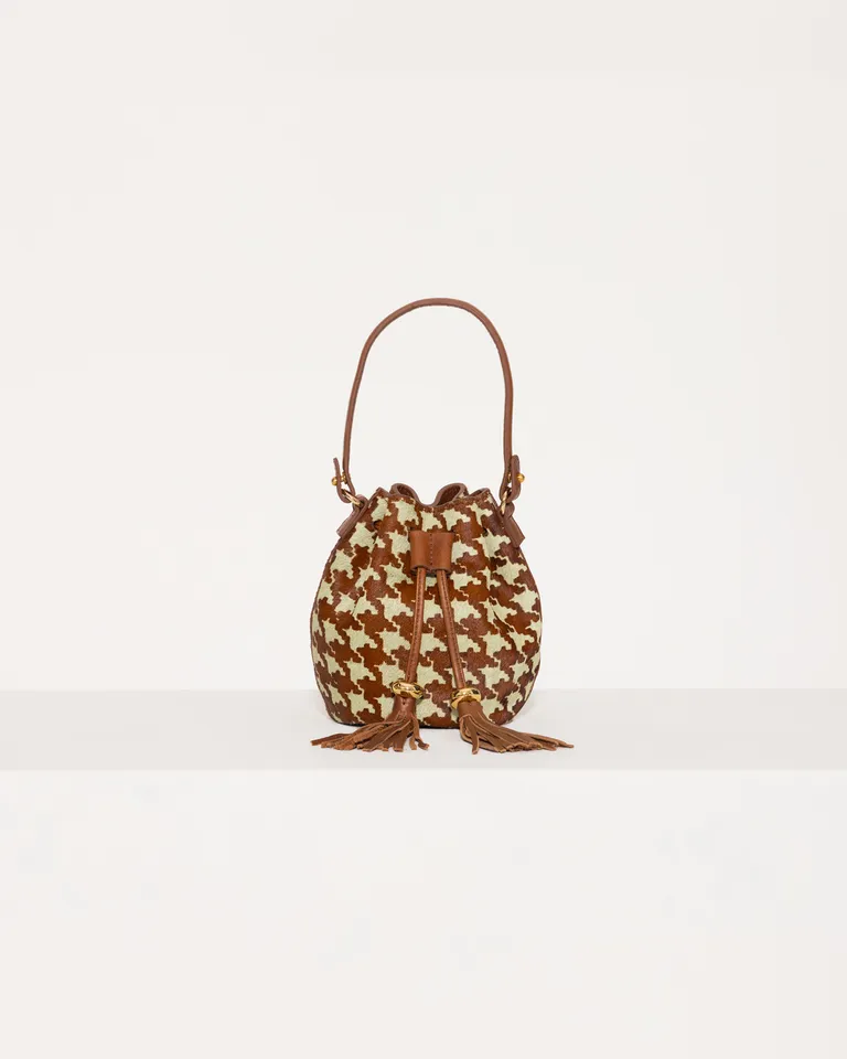 Micro bolso de mano con diseño exclusivo y detalles en cuero de Jazmin Chebar en Bolsos y Carteras para argentina