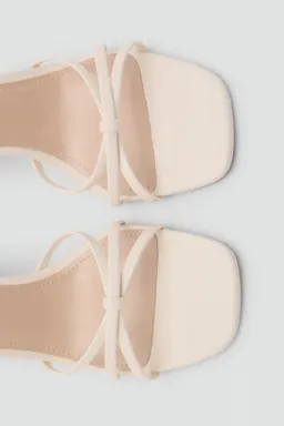 Sandalia tiras con tacón de Mango en Sandalias para argentina