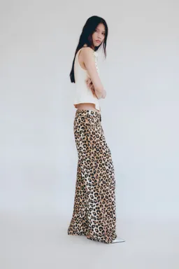 Jeans wideleg leopardo de Mango en Pantalones para argentina