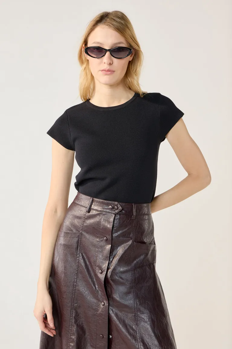 Remera tejida de manga corta y cuello redondo para mujer de Cuesta Blanca en Remeras para argentina