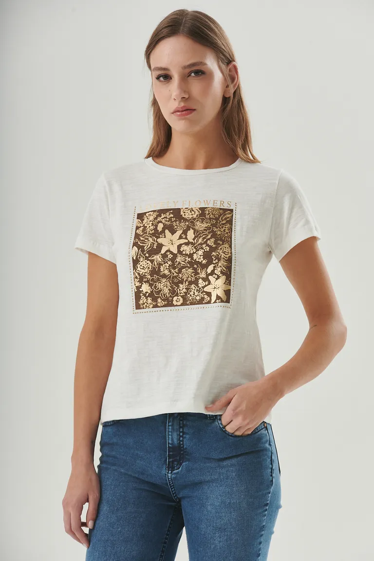 Remera de diseño con estampa de flores y detalles metálicos brillantes de Sweet en Remeras para argentina