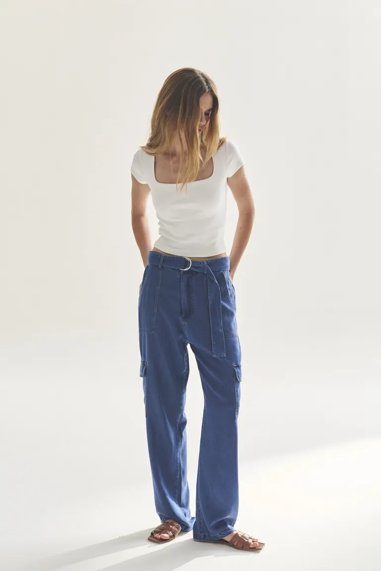 Pantalón de tela vaquera de tiro alto y corte recto para mujer de Akiabara en Pantalones para argentina