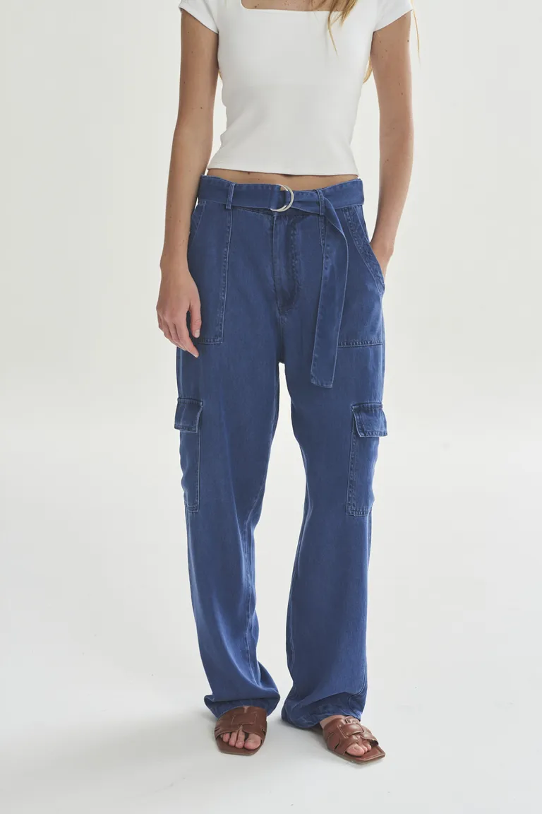 Pantalón de tela vaquera de tiro alto y corte recto para mujer de Akiabara en Pantalones para argentina