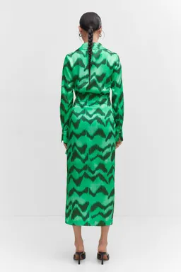 Vestido camisero satinado estampado de Mango en Vestidos para argentina