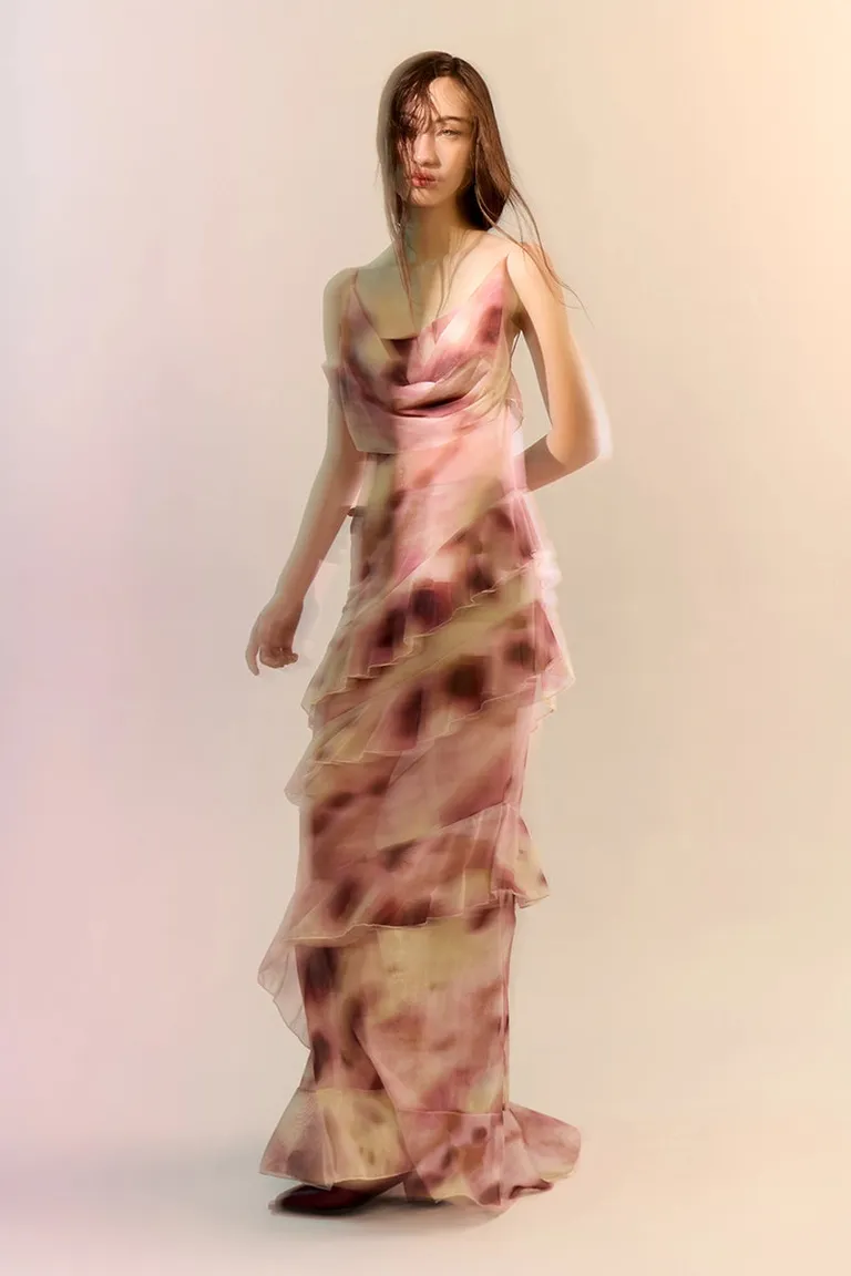 Vestido largo de malla con volados en rosa y amarillo de Sofia Sarkany en Vestidos para argentina