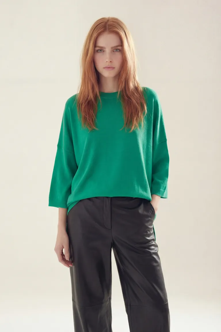 Sweater de calce holgado con mangas tres cuartos y cuello redondo de Akiabara en Buzos y Sweaters para argentina