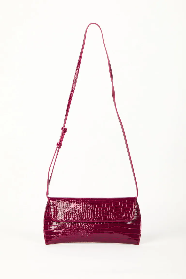 Bandolera pequeña con correa regulable y textura efecto reptil con cierre de solapa de Mishka en Bolsos y Carteras para argentina