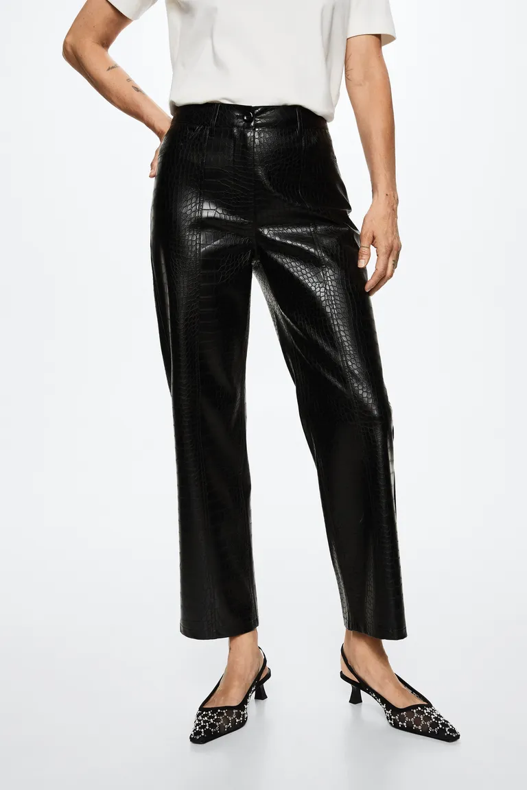 Pantalón efecto piel cocodrilo de Mango en Pantalones para argentina