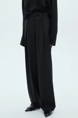 Pantalón recto con pinzas de Mango en Pantalones para argentina