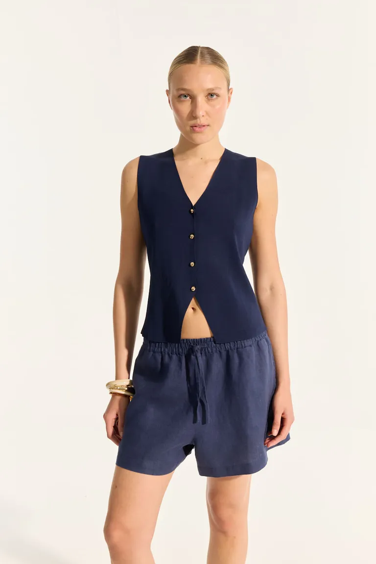 Chaleco tejido estilo sastre con escote en V y botones metálicos de Portsaid en Chalecos para argentina