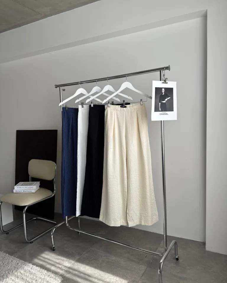 Pantalón liso y elegante para mujeres, opción versátil para cualquier ocasión de Apricot en Pantalones para argentina