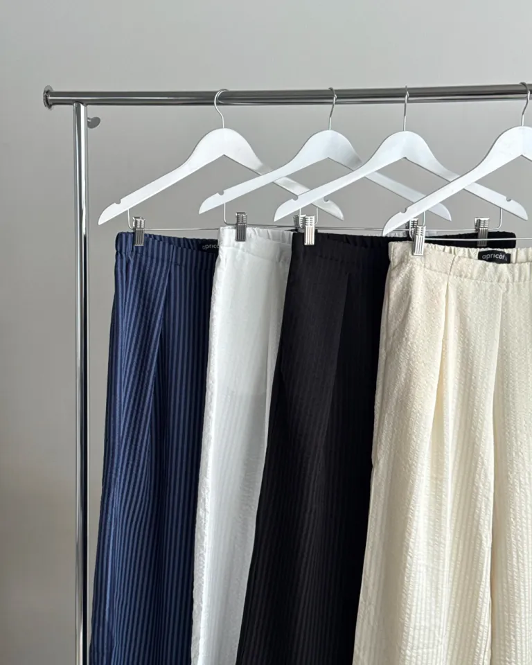 Pantalón liso y elegante para mujeres, opción versátil para cualquier ocasión de Apricot en Pantalones para argentina