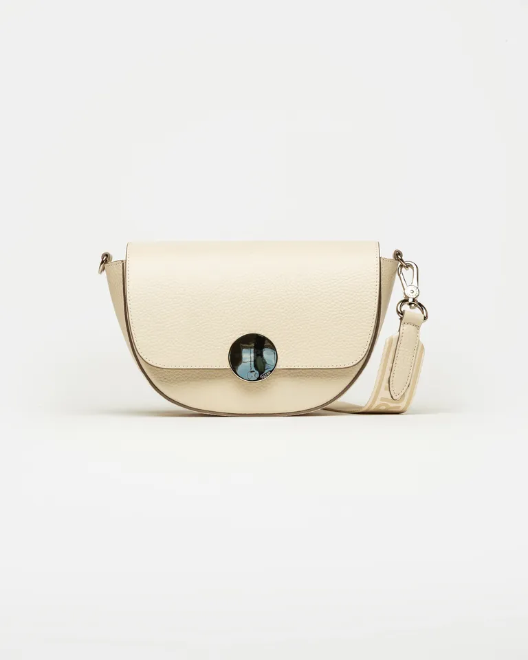 Bandolera de cuero graneado blanca con herraje en níquel, estilo clásico y versatilidad de Prüne en Bolsos y Carteras para argentina