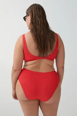Top bikini textura de Mango en Swimwear y Beachwear para argentina