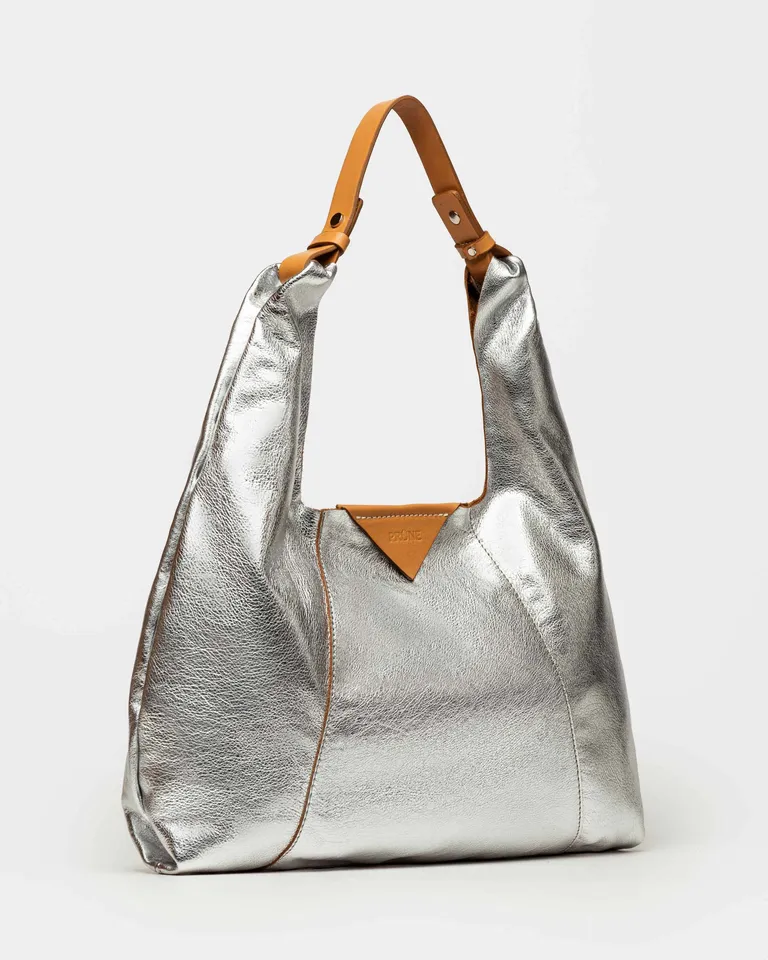 Cartera de hombro metálica y moderna para uso diurno y casual de Prüne en Bolsos y Carteras para argentina