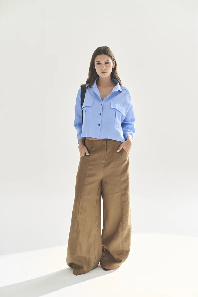 Pantalón ancho y fluido en tono marrón para mujer - Perfectos para outfits relajados y casuales de Akiabara en Pantalones para argentina