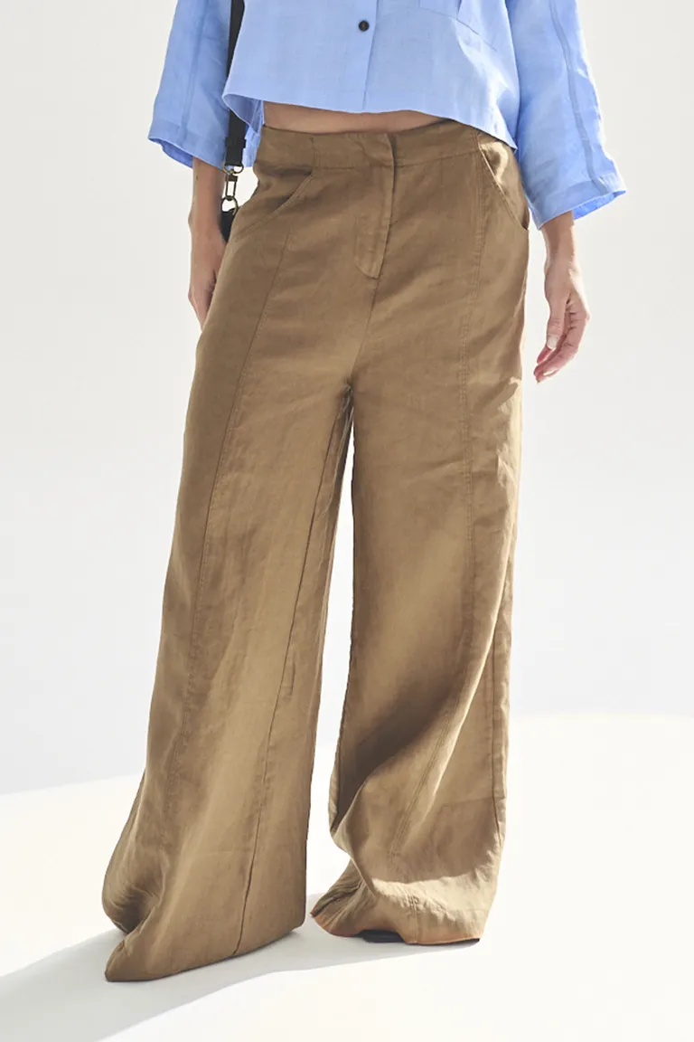Pantalón ancho y fluido en tono marrón para mujer - Perfectos para outfits relajados y casuales de Akiabara en Pantalones para argentina