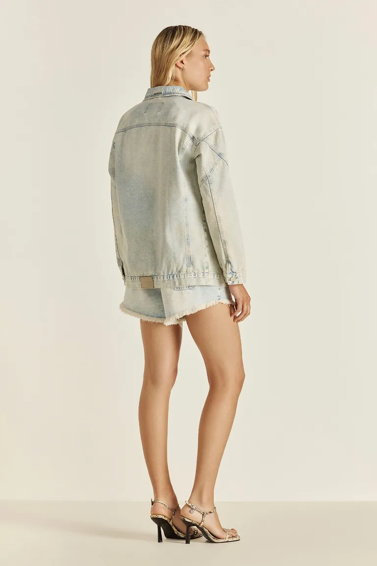 Chaqueta de denim oversize con lavado vintage y detalles exclusivos de Tucci en Chaquetas para argentina