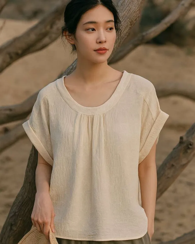 Blusa de escote en U con detalles de fruncidos, diseño casual y elegante para la mujer de Hesed en Blusas para argentina