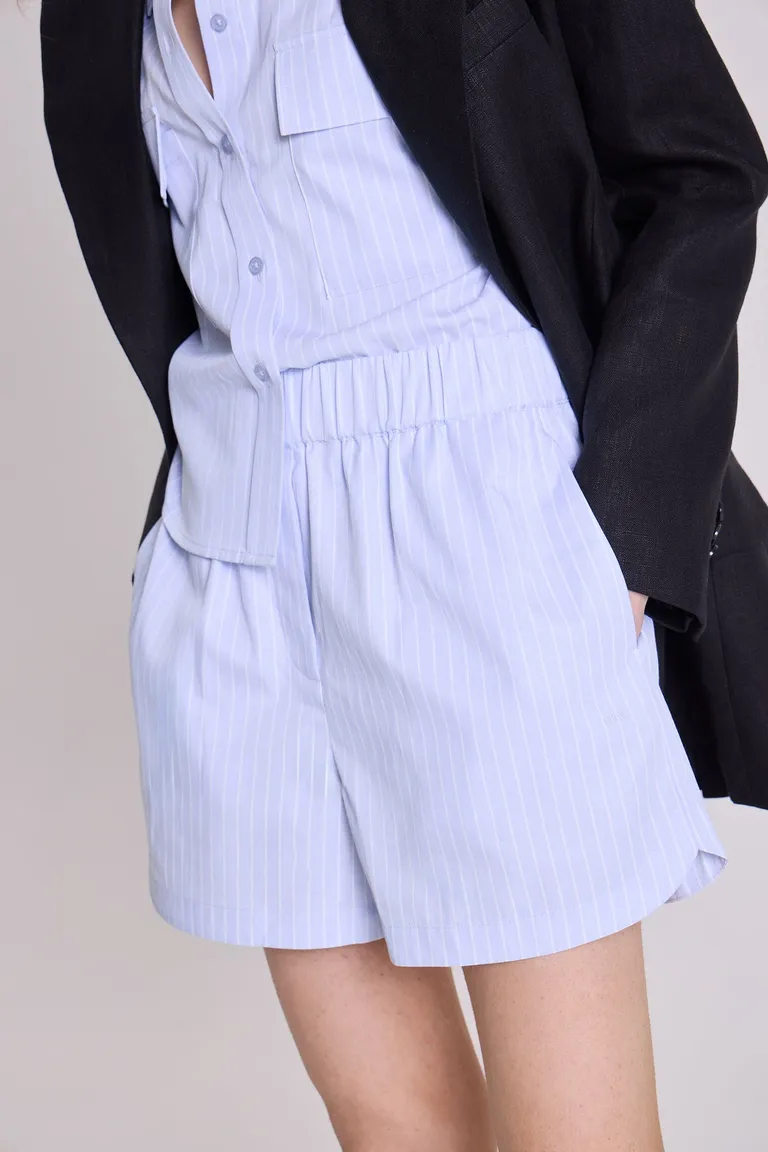 Short versátil y elegante de corte corto para mujer de Maria Cher en Shorts para argentina