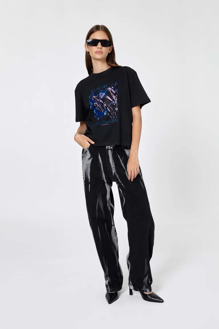 Remera con estampa exclusiva de corte regular y holgado de Naíma en Remeras para argentina