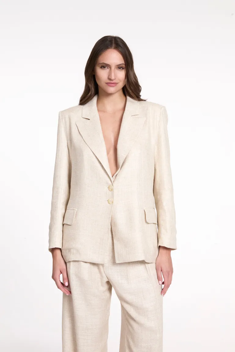 Saco sastre beige con hombros estructurados y bolsillos de Justaosadia en Chaquetas para argentina