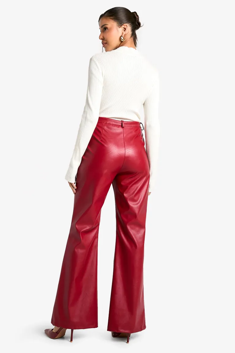 Pantalón cuero tiro alto acampanado de Boohoo en Pantalones para argentina