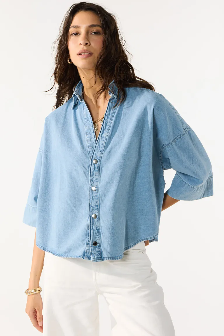 Camisa de denim en tono azul con diseño moderno y versátil de Cuesta Blanca en Camisas para argentina