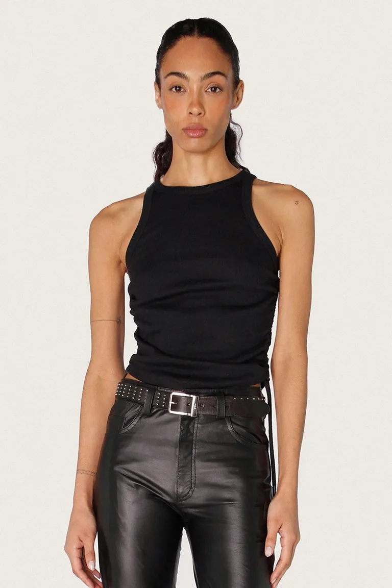 Top negro con jaretas ajustables y acabados personalizados de Sofia Sarkany en Tops para argentina