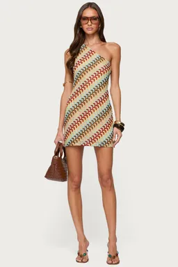 Mini vestido hombro zigzag de Edikted en Vestidos para argentina