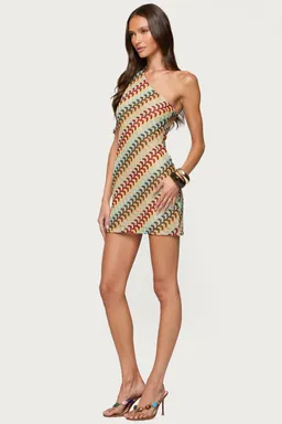 Mini vestido hombro zigzag de Edikted en Vestidos para argentina