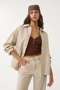 Campera sarga con bolsillos de Stradivarius en Chaquetas para argentina