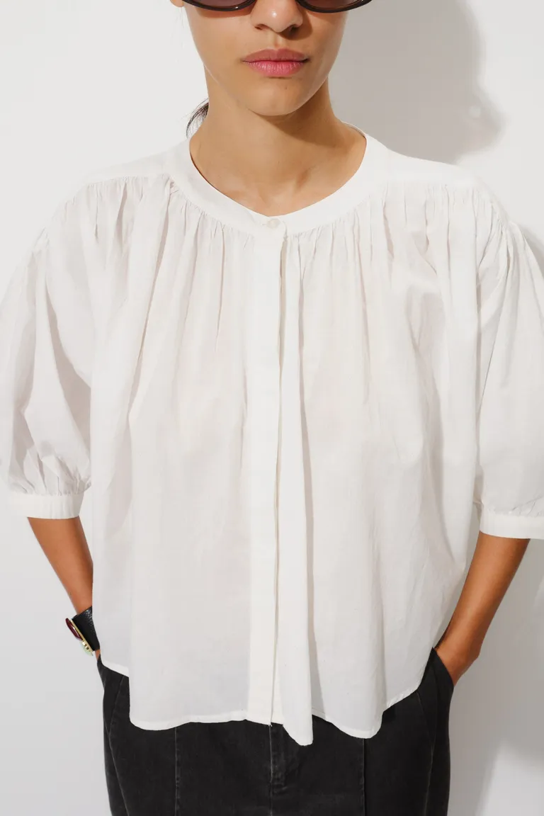 Camisa de escote redondo con cartera invisible y hombros caídos de calce equilibrado de Mishka en Camisas para argentina