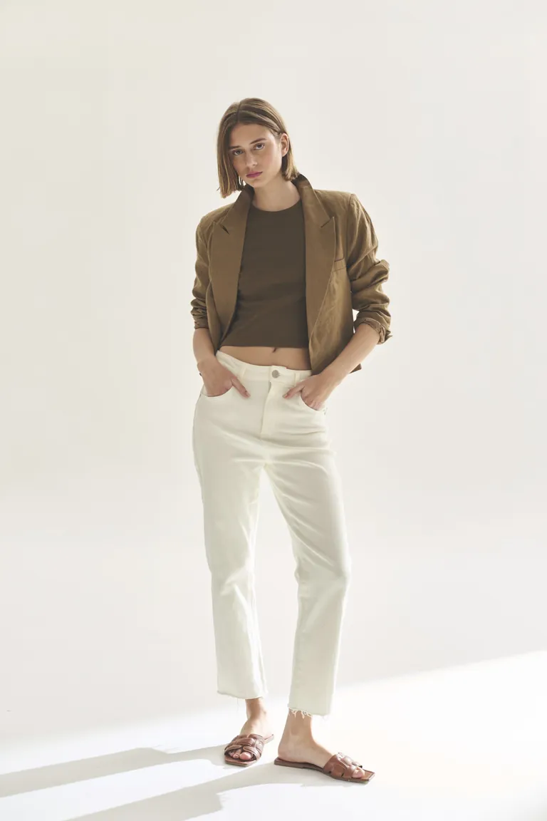 Remera de línea casual en color marrón para mujer de Akiabara en Remeras para argentina