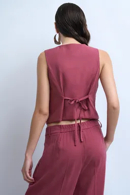 Chaleco tencel tira espalda de Design Plus en Chalecos para argentina