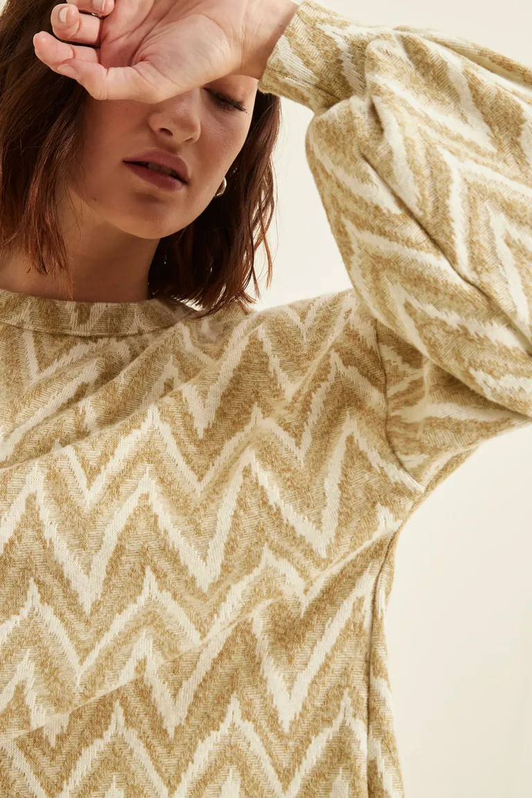 Sweater tejido con diseño de zigzag escote redondo y mangas con puño de Cuesta Blanca en Buzos y Sweaters para argentina