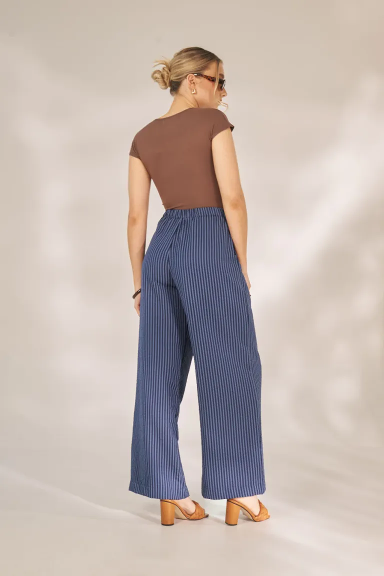 Remera de manga corta de color marrón, ideal para un look casual y sofisticado de Apricot en Remeras para argentina