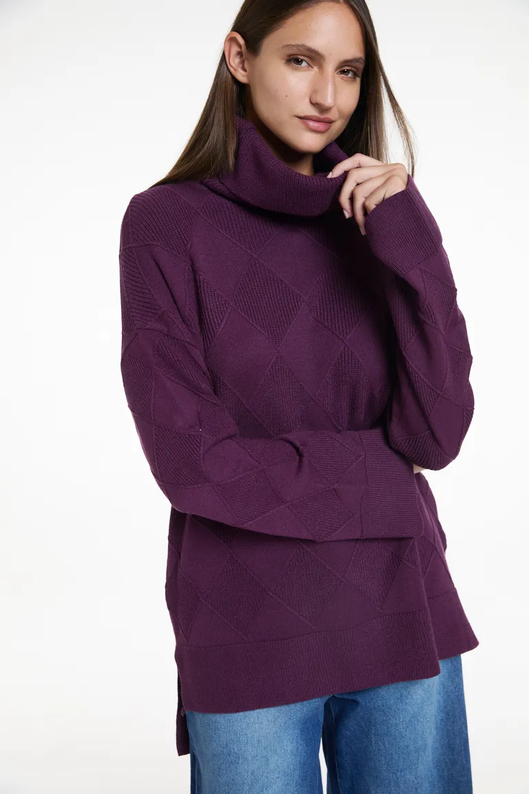 Sweater tejido de cuello alto con diseño de rombos y mangas acampanadas de Justaosadia en Buzos y Sweaters para argentina